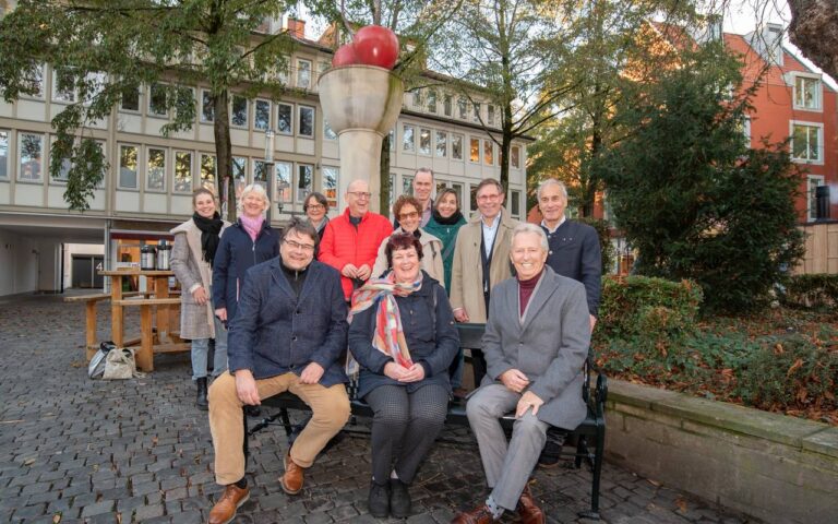 Enschede schenkt een parkbank aan Münster